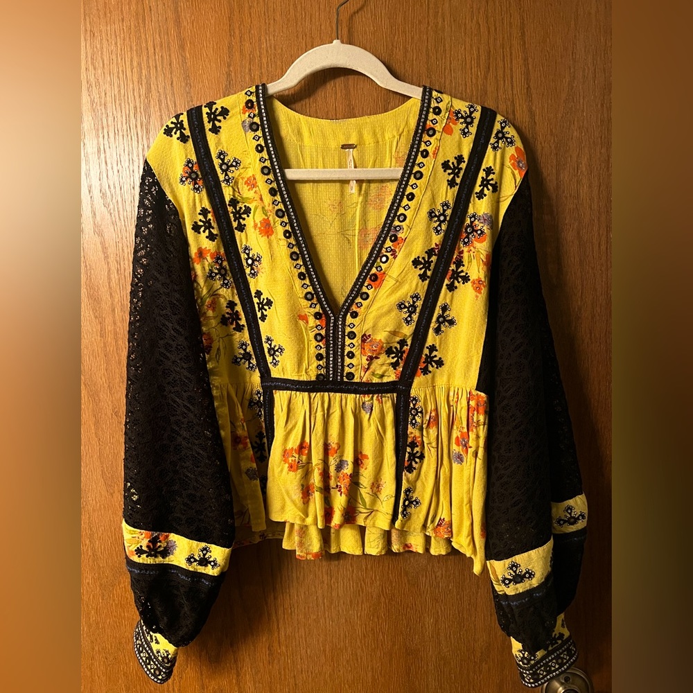 Free people peplum style top. Size small